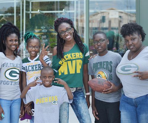 mom-and-kids-packers-fans