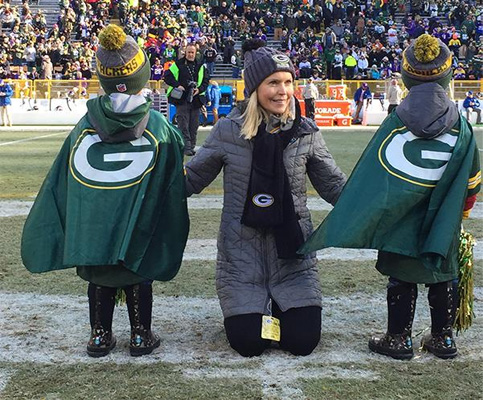 mom-and-kids-packers-fans mom-and-kids-packers-fans
